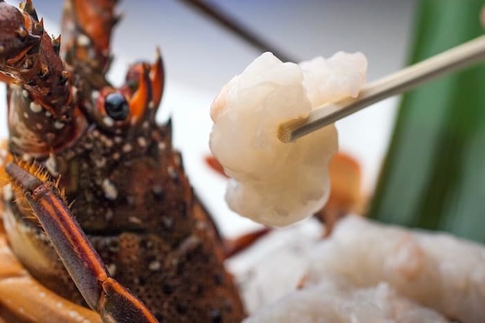 フィッシャーマンズワーフ白浜の定期便で届く伊勢海老のお造り(公式サイトの画像引用)