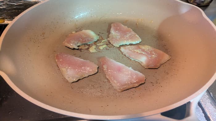 ビンチョウマグロの西京味噌　焼く様子